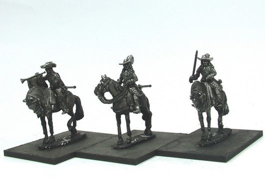 WLOA44a Cuirassiers Command in Hats, Front Plate Only on Standing Horses - Warfare Miniatures USA